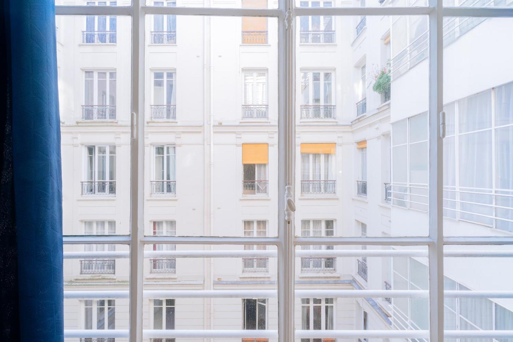 Lovely 1 Bedroom Next To Champ De Mars * Parijs